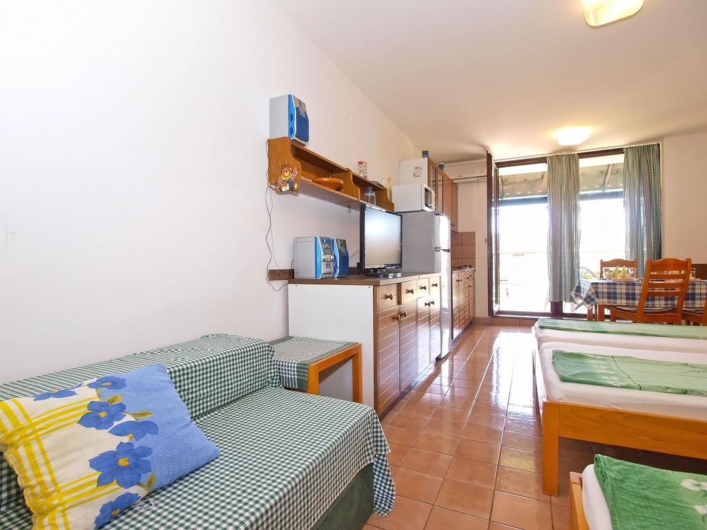 Apartment Stipe 1444 Marčana Eksteriør bilde