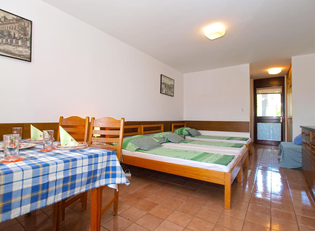 Apartment Stipe 1444 Marčana Eksteriør bilde