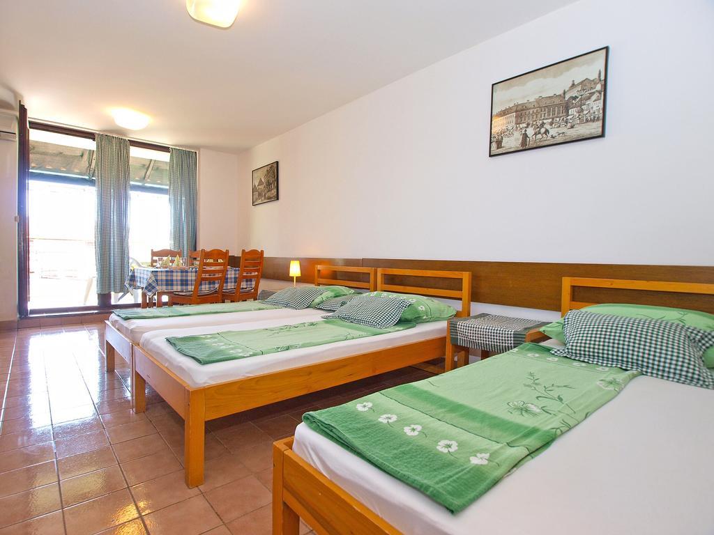 Apartment Stipe 1444 Marčana Eksteriør bilde